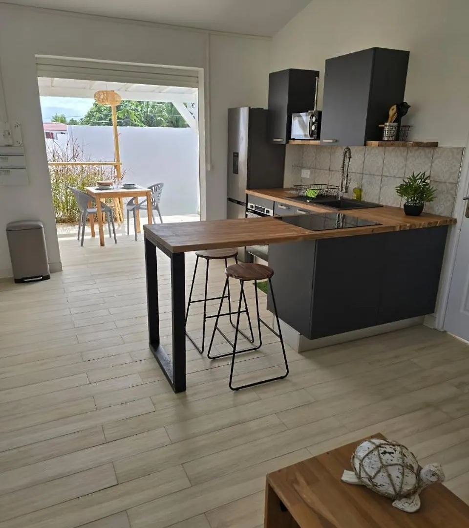 Appartement Au Centre De Gosier 7 contacts